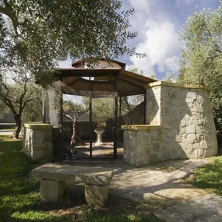 Hotel Masseria L'uliveto Agri 3*